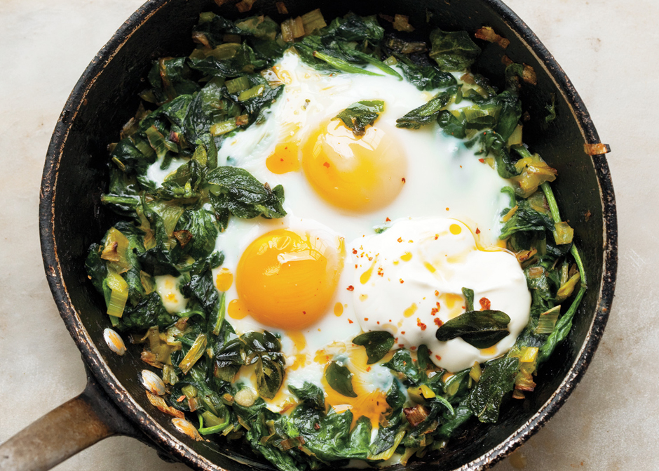 skillet-baked-eggs-with-spinach-yogurt-and-chili-oil